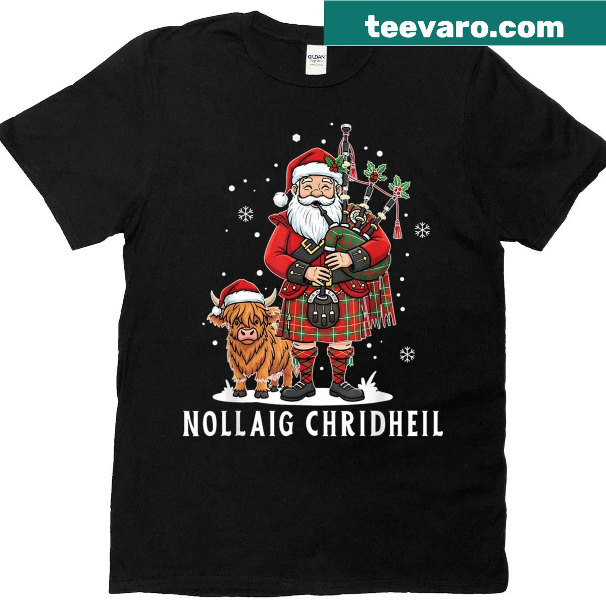 Funny design of Santa with bagpipes and a Highland cow for Christmas — on a men's t-shirt