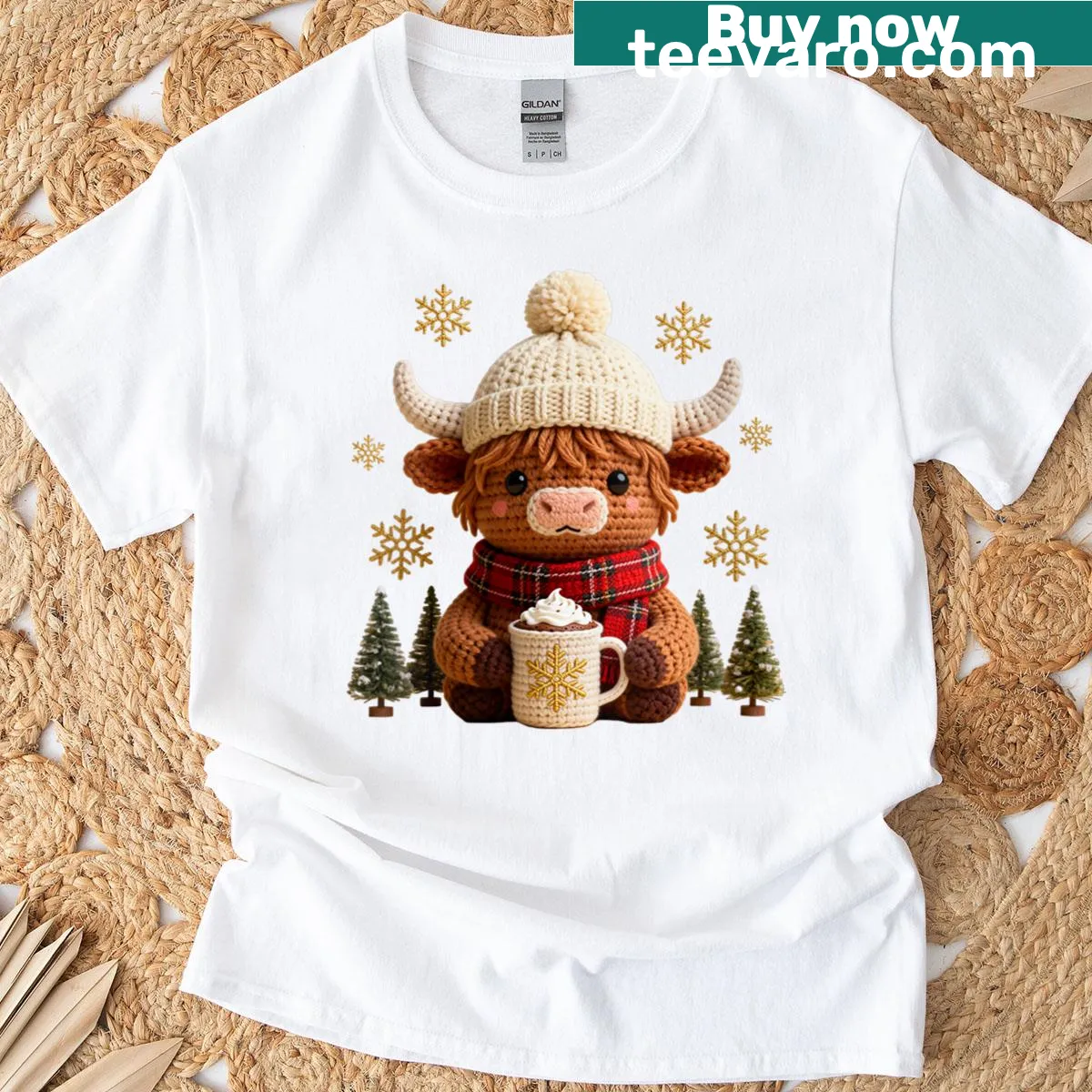 Cute illustration of a Highland cow and yarn balls for winter yarn lovers — on a men's t-shirt