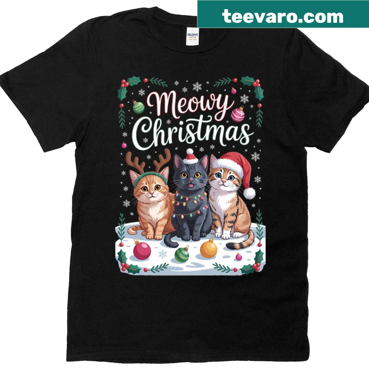 Cute Santa cat illustration on a fitted scoop T-shirt — on a men's t-shirt