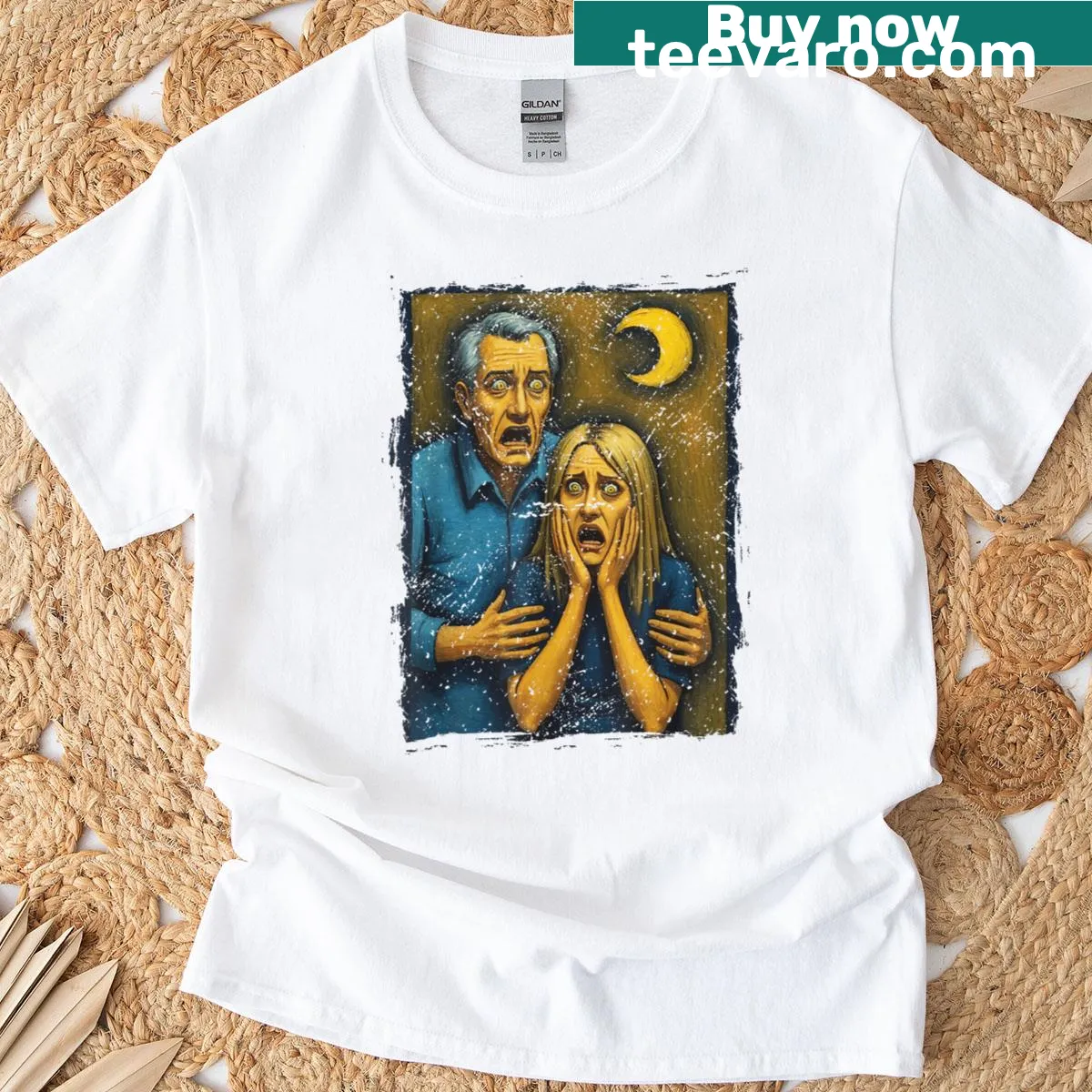 Halloween t-shirt with a scared couple under a full moon — on a men's t-shirt