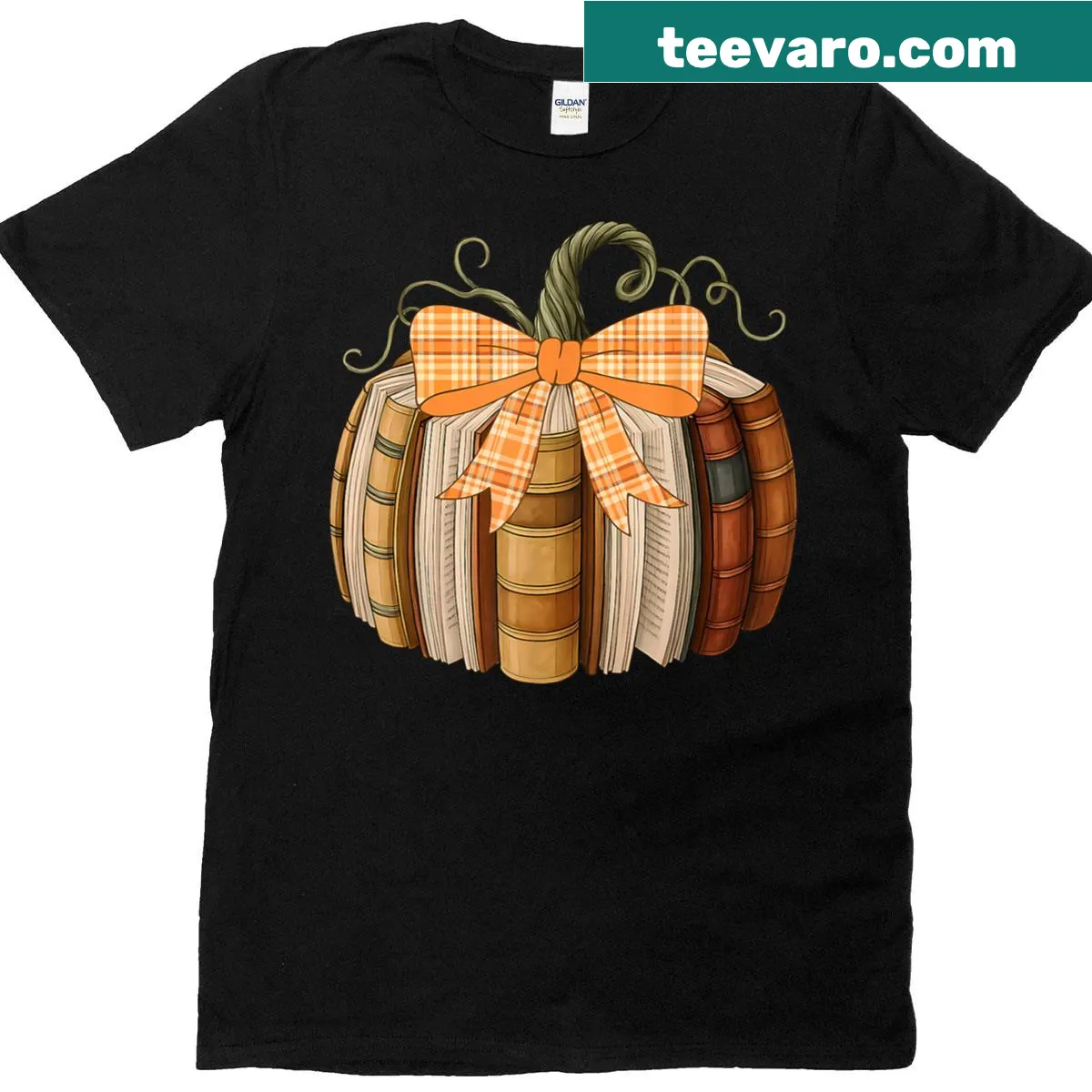 Cute T-shirt with a pumpkin and book illustration for teachers — on a men's t-shirt