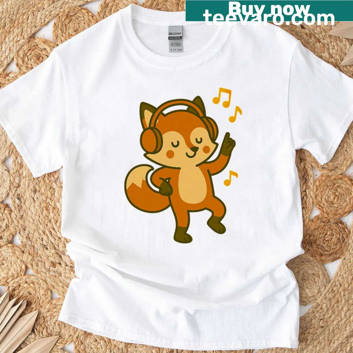 T-shirt with an illustration of a vinyl fox dancing, representing chill beats — on a men's t-shirt