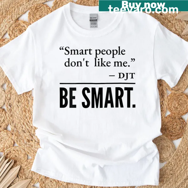 Womens t-shirt with a humorous saying: Smart People Don’t Like Me
