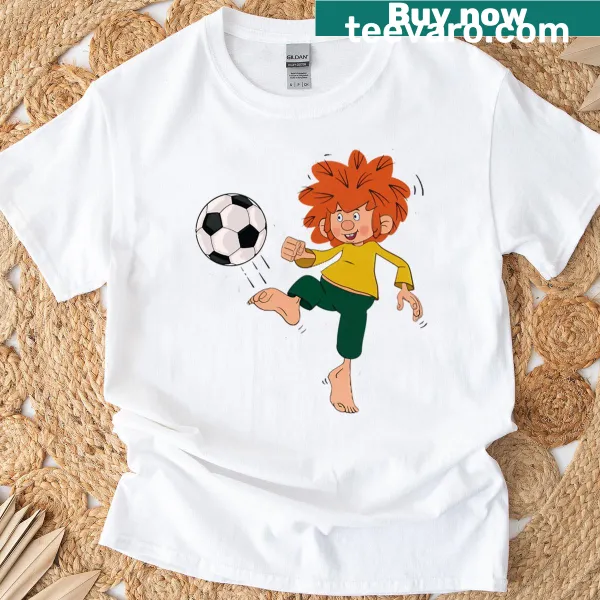 Oversized t-shirt featuring Pumuckl playing football on the field
