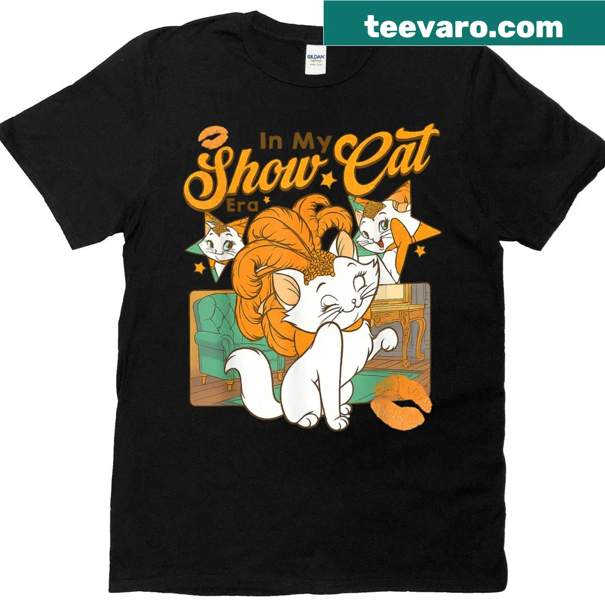 Illustration of a proud show cat with trophies on a t-shirt — on a men's t-shirt