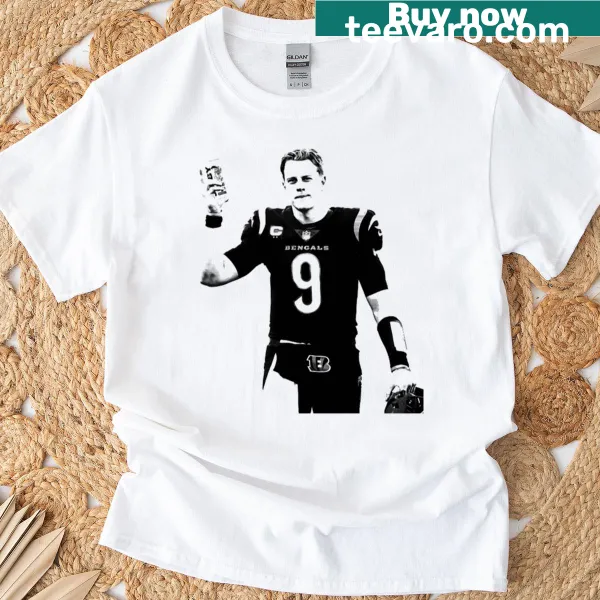 Vintage-style T-shirt honoring championship quarterbacks in American football