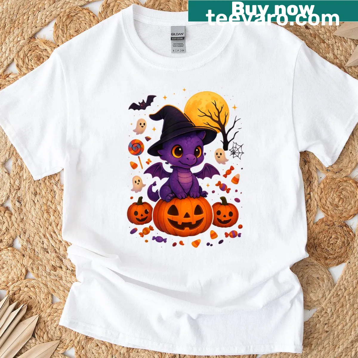 Cute dragon in a witch hat with pumpkins and moon for Halloween — on a men's t-shirt