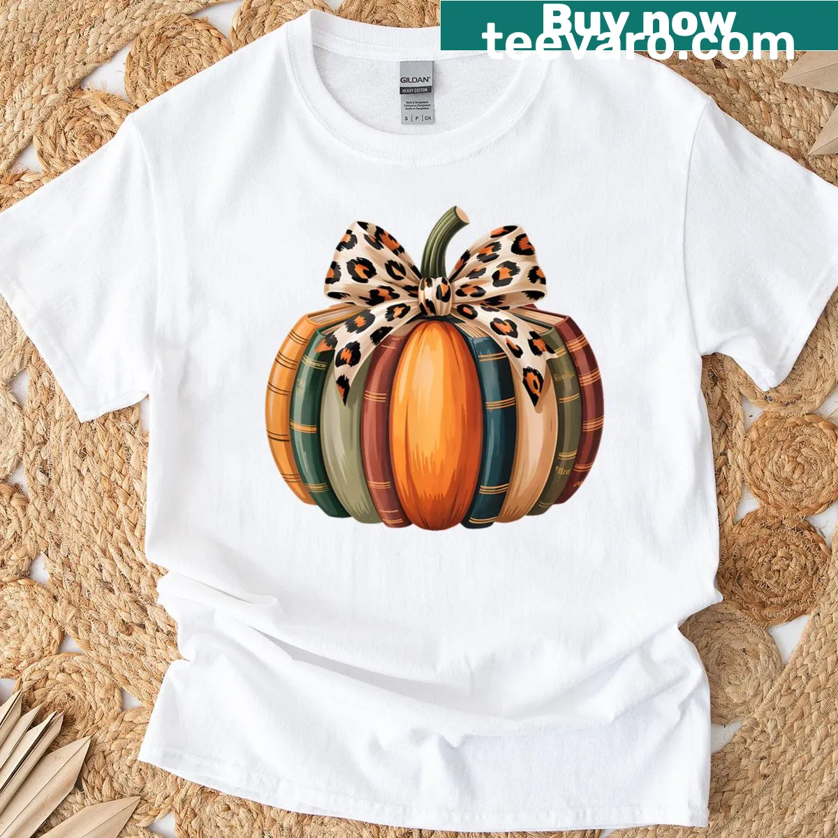 Vintage-style t-shirt with a pumpkin design and retro elements for women. — on a men's t-shirt