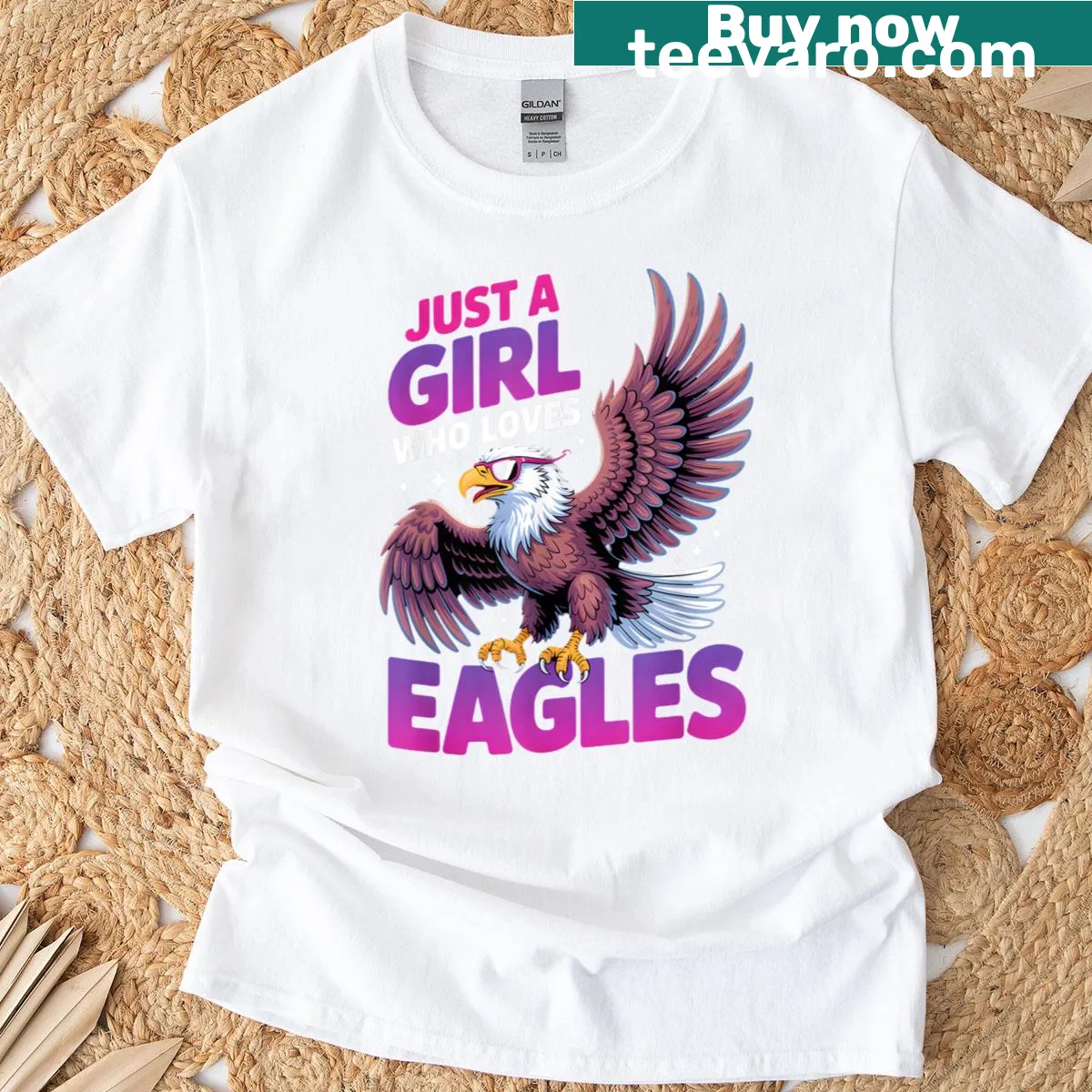 Cute eagle illustration on a t-shirt for girls — on a men's t-shirt