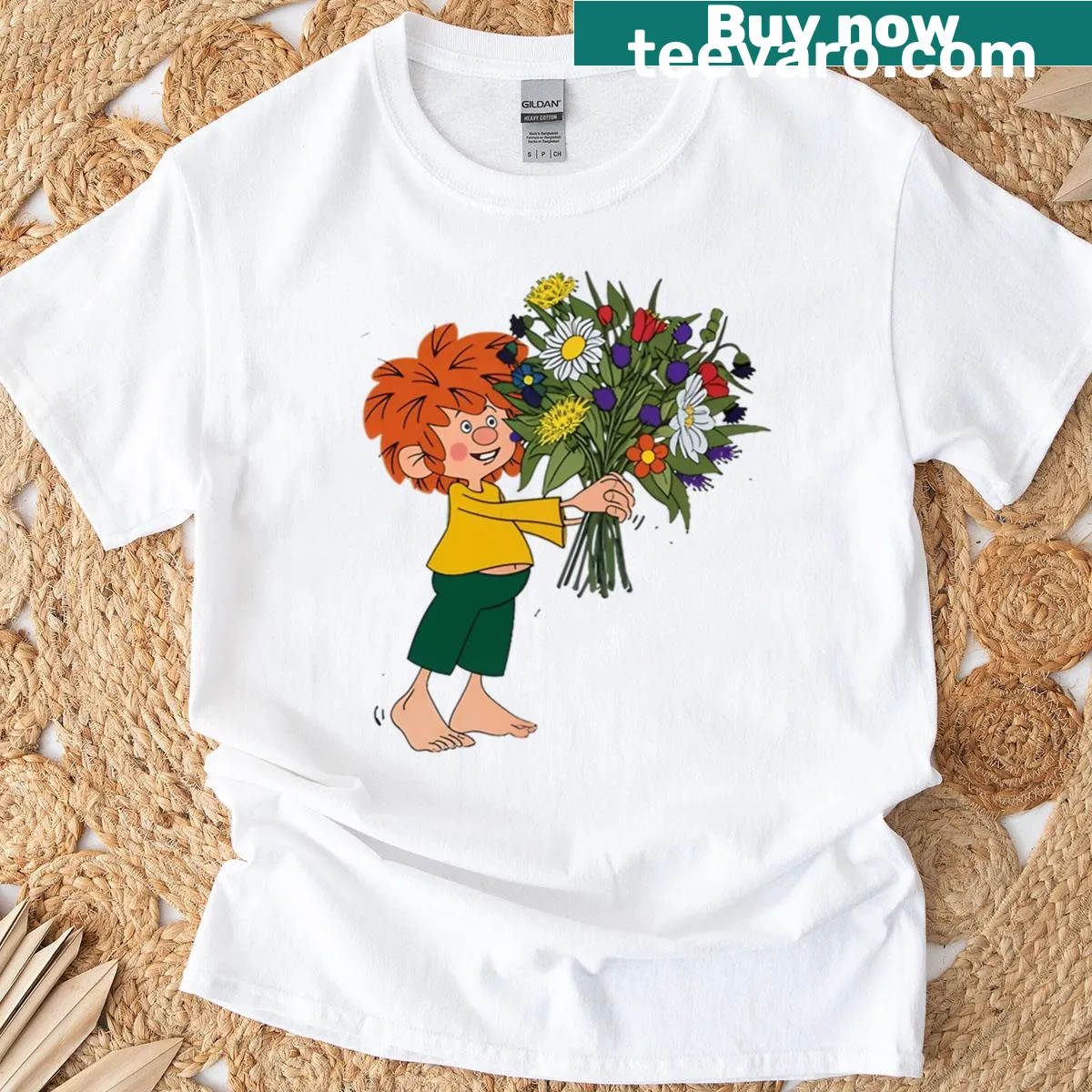 Pumuckl cartoon character presenting a bouquet of flowers on T-shirt — on a men's t-shirt