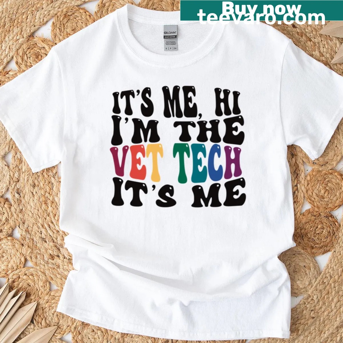 T-shirt with the phrase: 'It's Me I'm The Vet Tech It's Me' — on a men's t-shirt