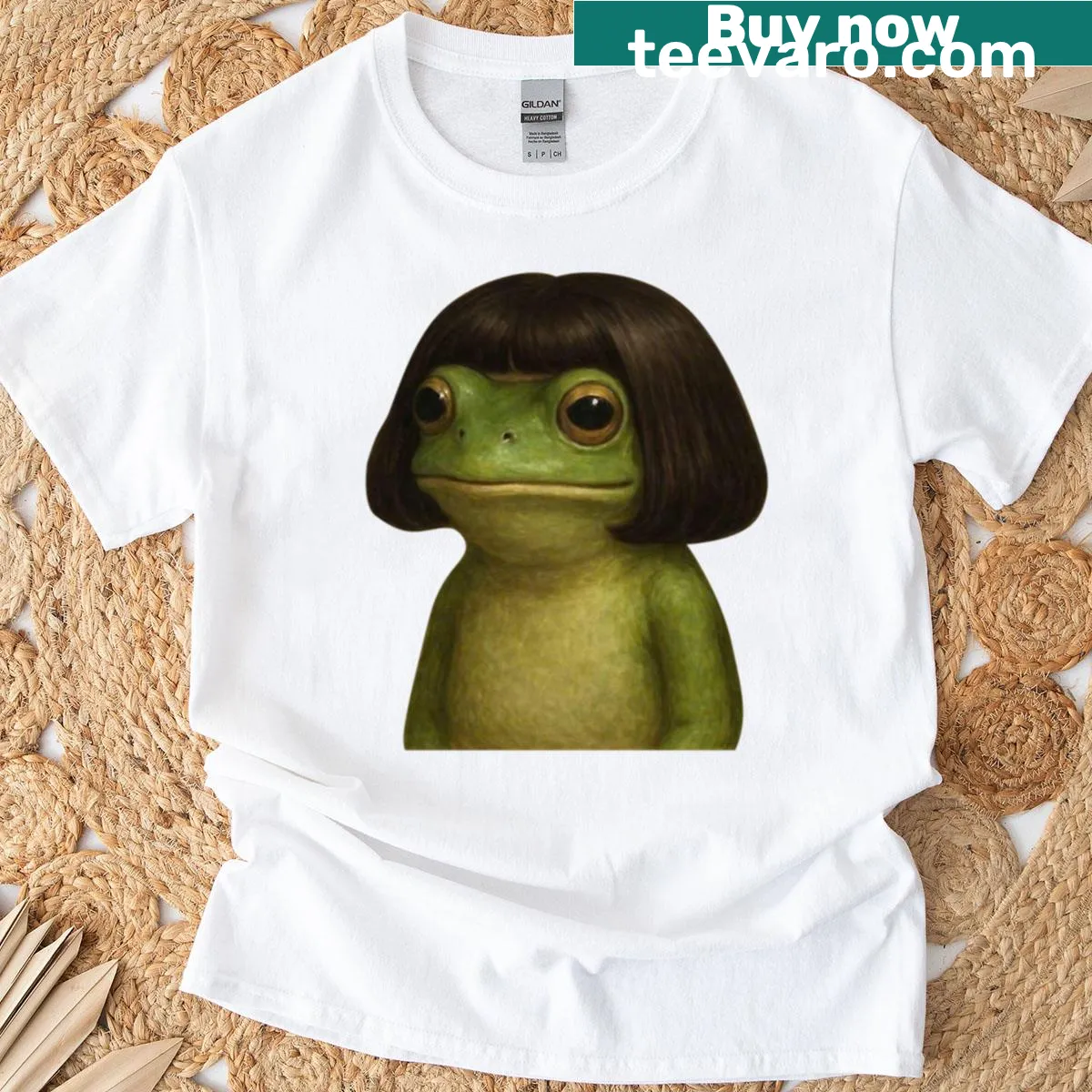 Surreal design of a frog with a bob haircut on an oversized t-shirt — on a men's t-shirt