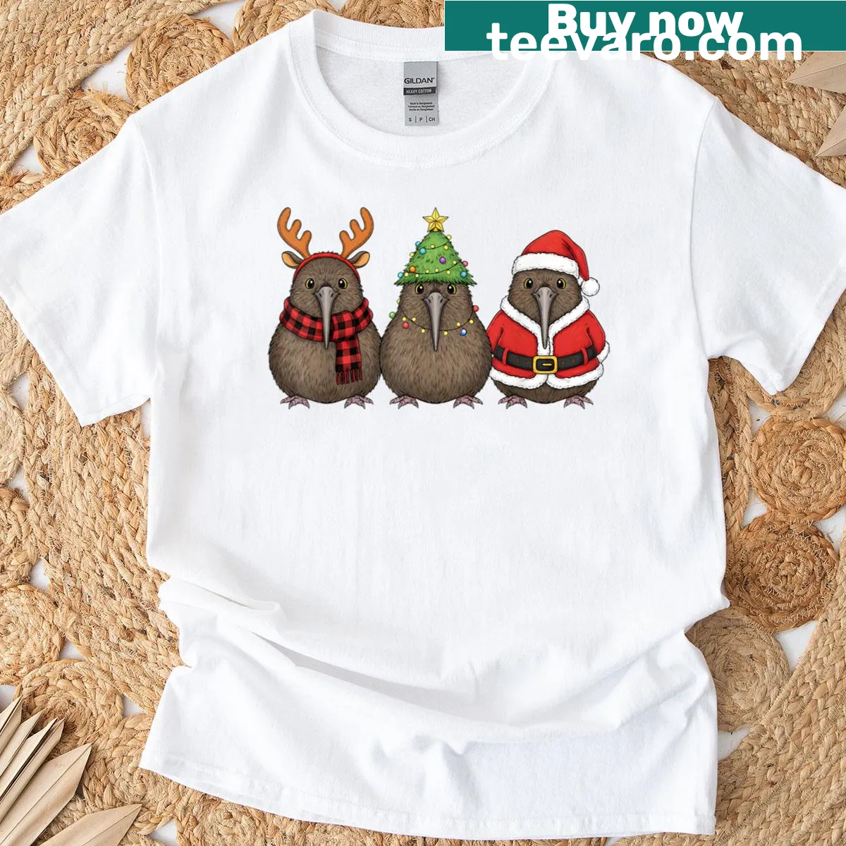 Retro Christmas T-shirt with kiwi bird as Santa and reindeer antlers — on a men's t-shirt
