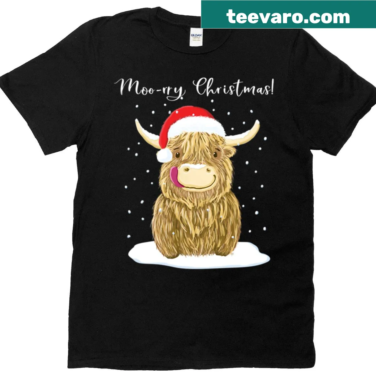 Cute Scottish Highland cow Christmas T-shirt with 'Moo-rry Christmas' text — on a men's t-shirt