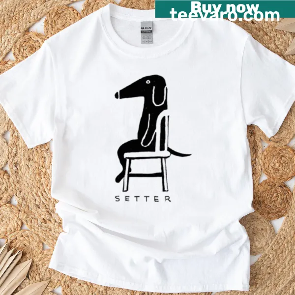 T-shirt with a charming sitting dog graphic