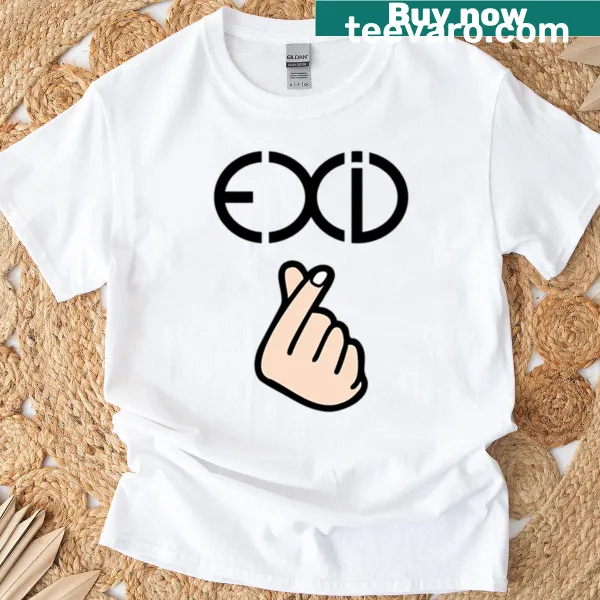Exid hand sign graphic on fitted T-shirt