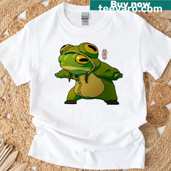 Oversized T-shirt with a funny frog graphic, no text
