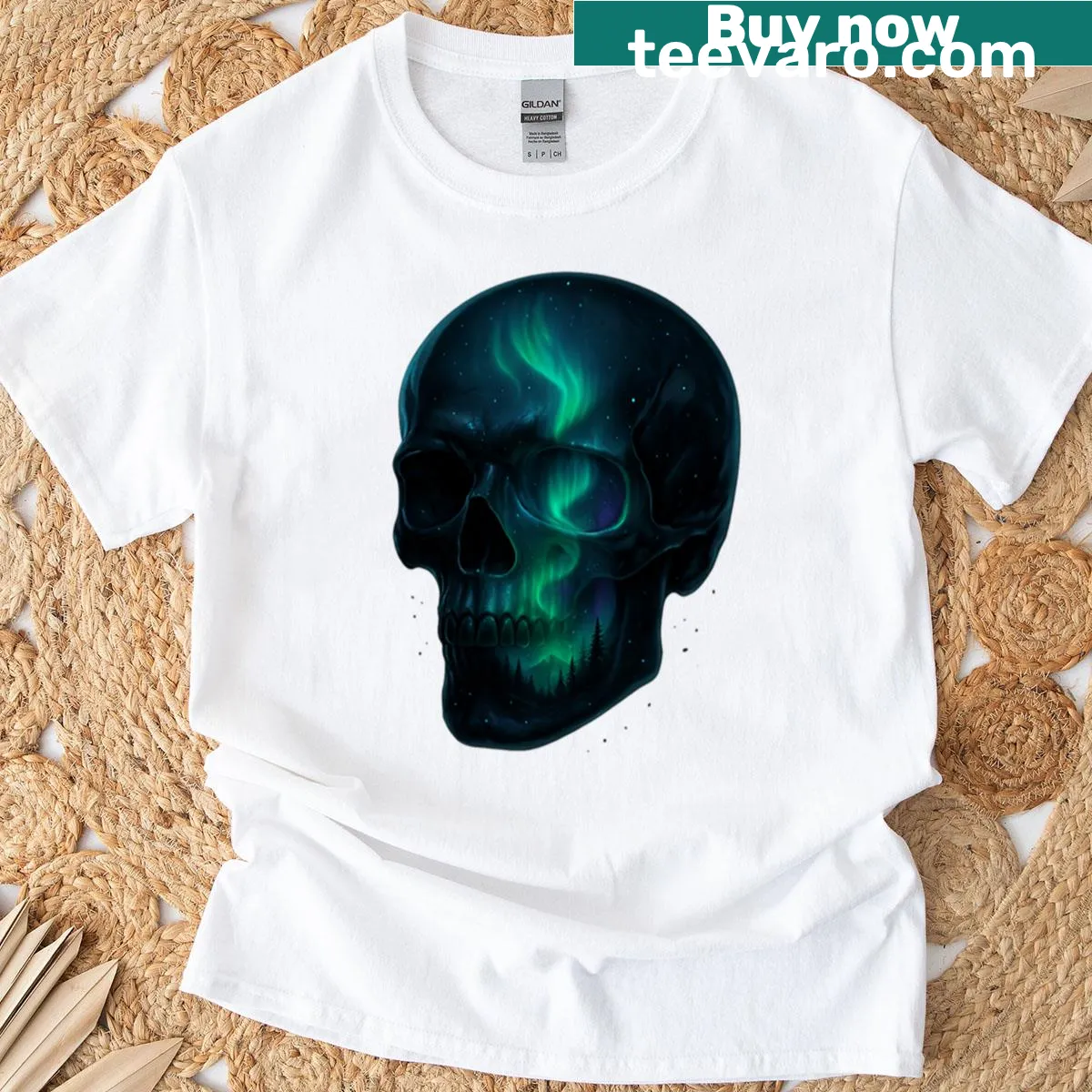 Skull design with northern lights on T-shirt — on a men's t-shirt