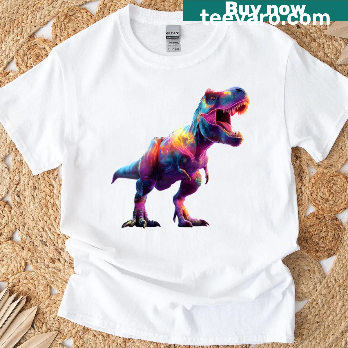 Pop art T-shirt with an ultra realistic dinosaur illustration — on a men's t-shirt