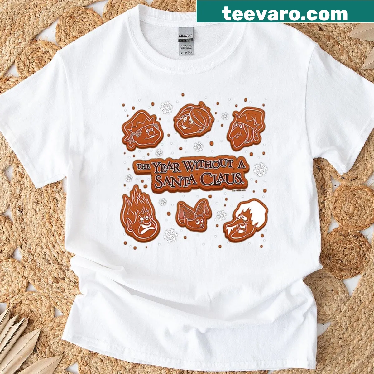 Oversized T-shirt with a pattern of cartoon holiday character faces — on a men's t-shirt