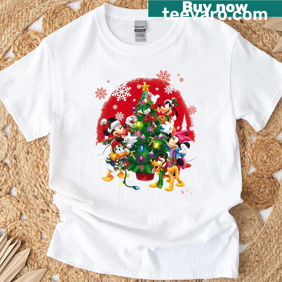 Cute mouse illustration on a Christmas T-shirt — on a men's t-shirt
