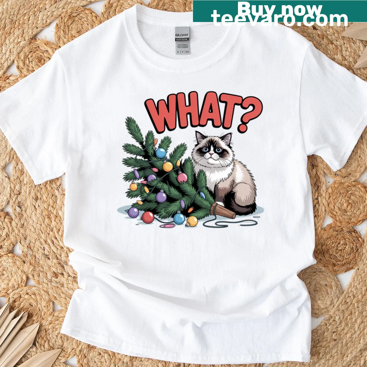 Ragdoll cat with snowman in a funny Christmas t-shirt — on a men's t-shirt