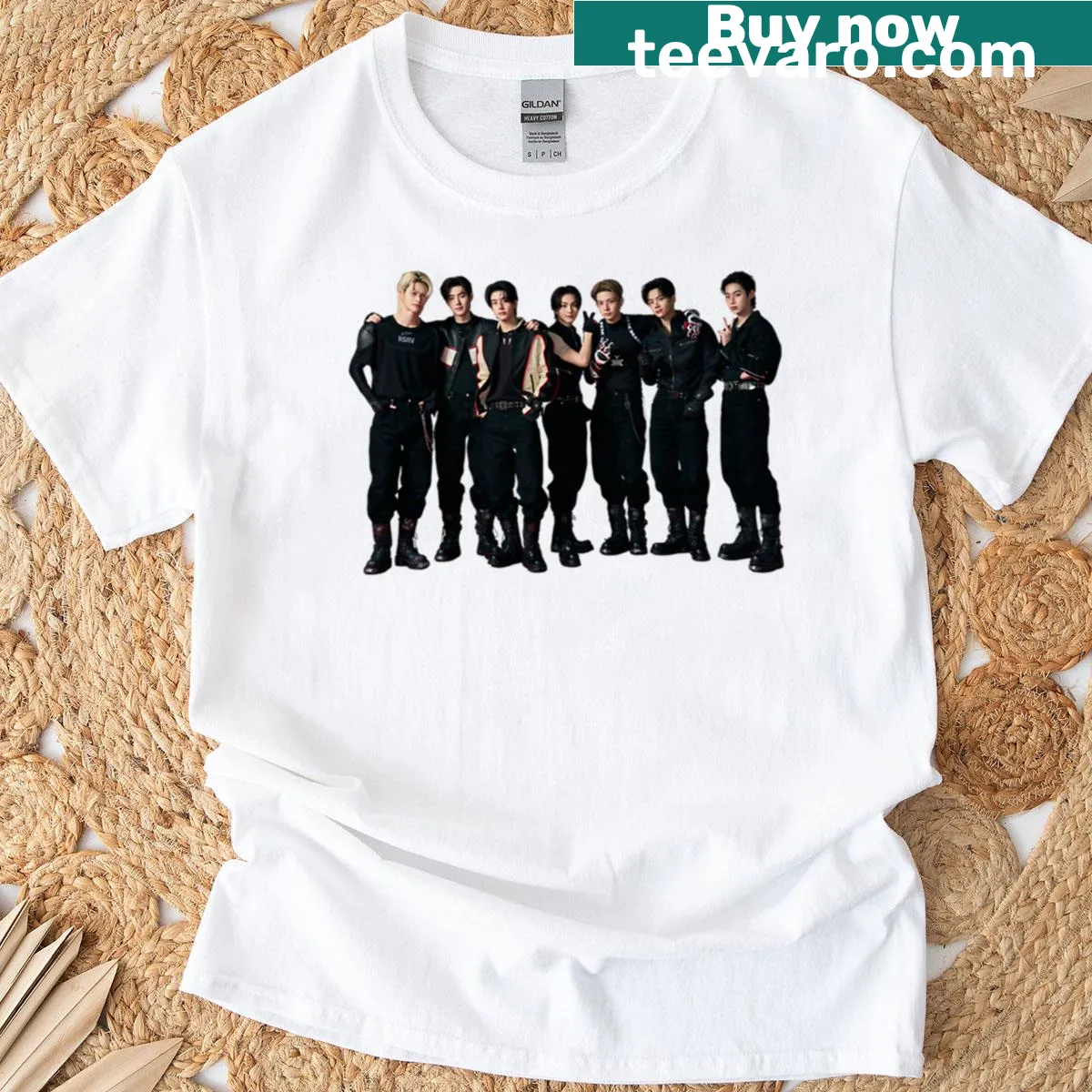 Stylish K-pop themed T-shirt featuring 'En Kpop' text — on a men's t-shirt