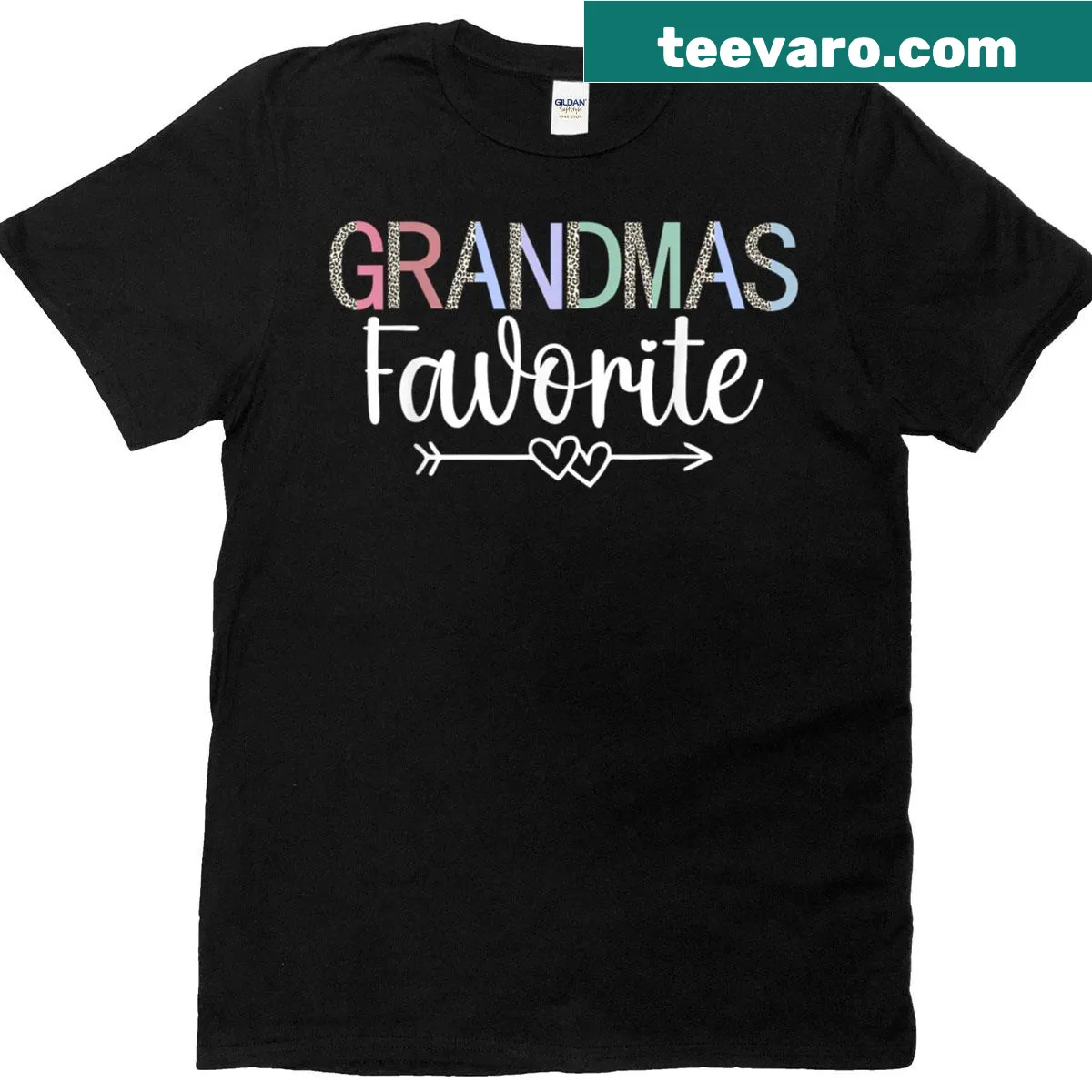 Shirt with 'Grandma's Favorite' text for grandmothers — on a men's t-shirt