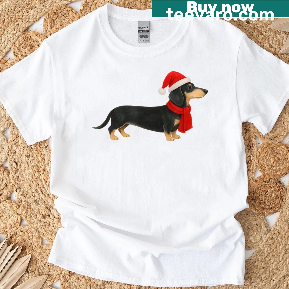 Cute dachshund wearing a Santa hat on a Christmas t-shirt — on a men's t-shirt