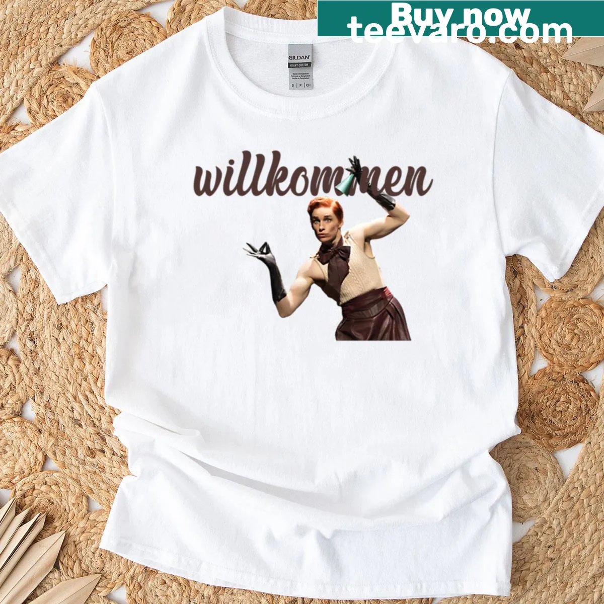Friendly greeting 'Eddie Willkommen' on a casual t-shirt — on a men's t-shirt