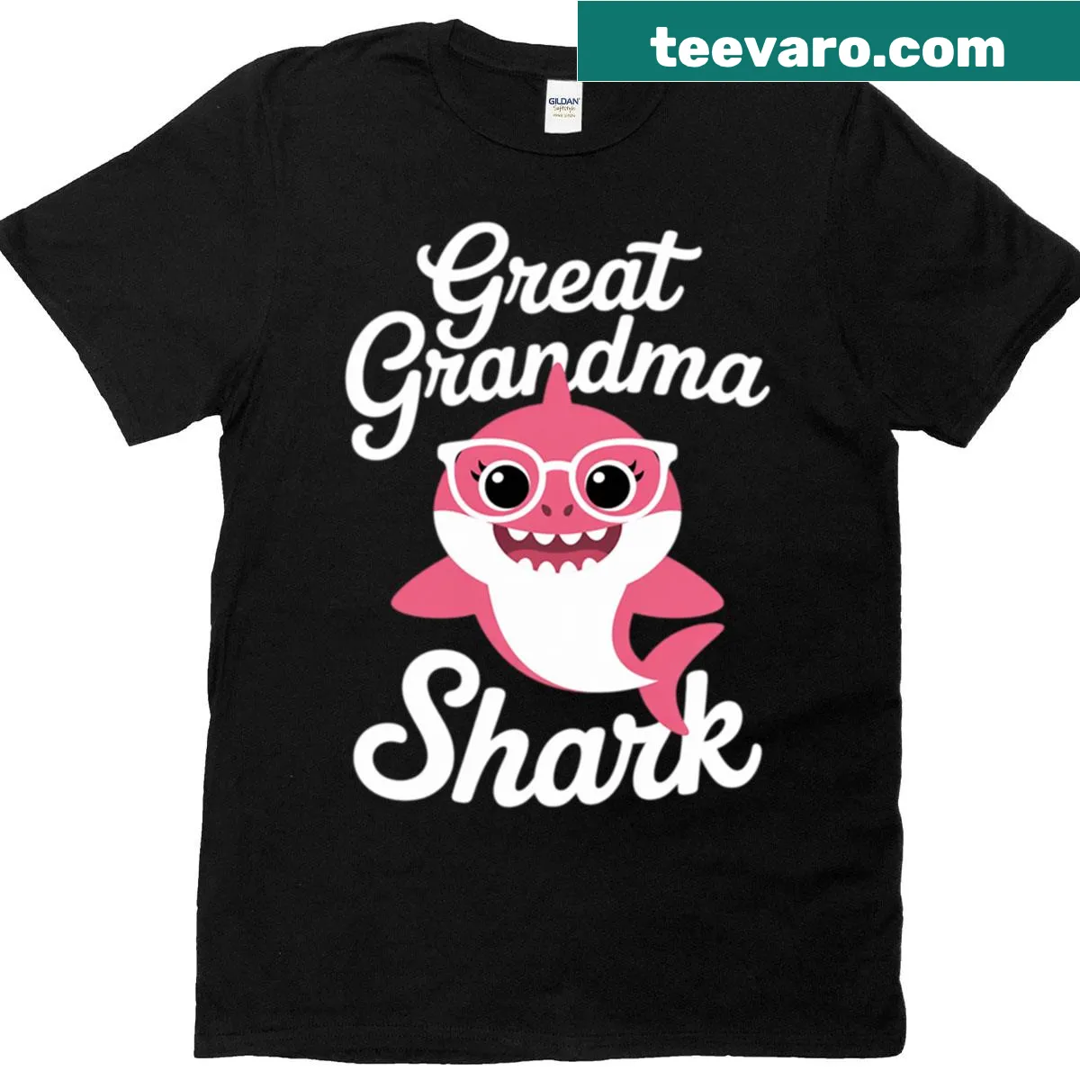 Cute shark illustration with text 'Great Grandma Shark' on a T-shirt — on a men's t-shirt