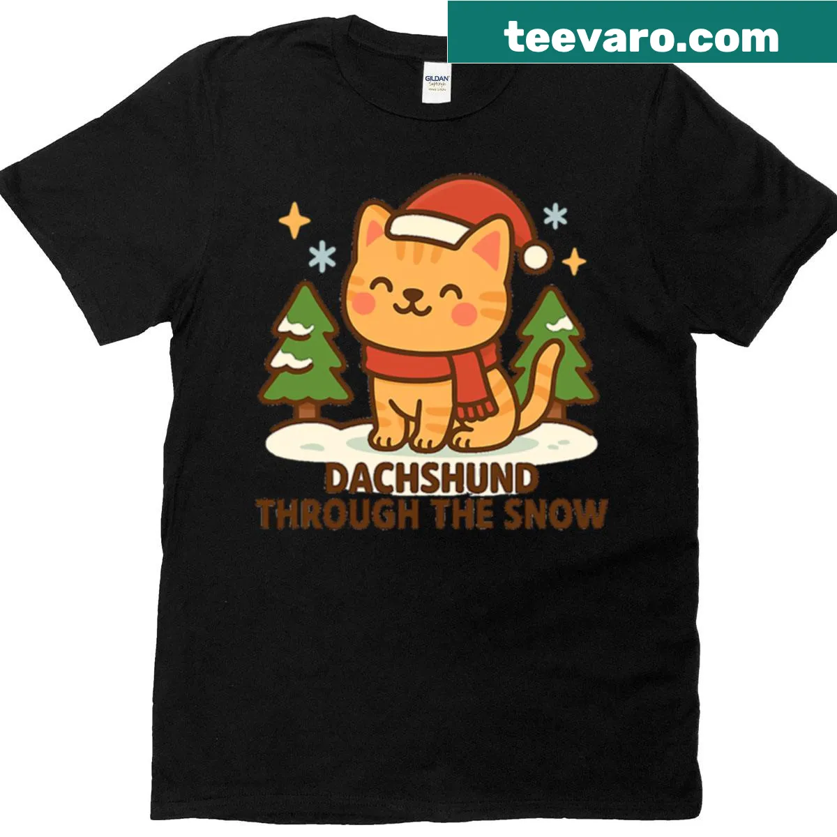 Cute Santa cat cartoon design with a dachshund in the snow — on a men's t-shirt