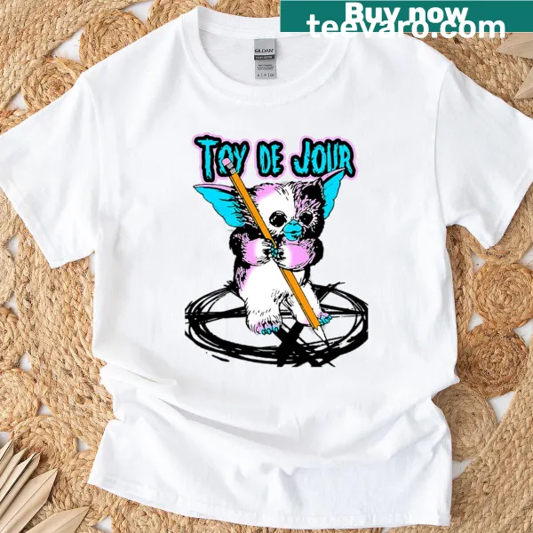 Illustration of Mogwai from Gremlins on a nostalgic t-shirt