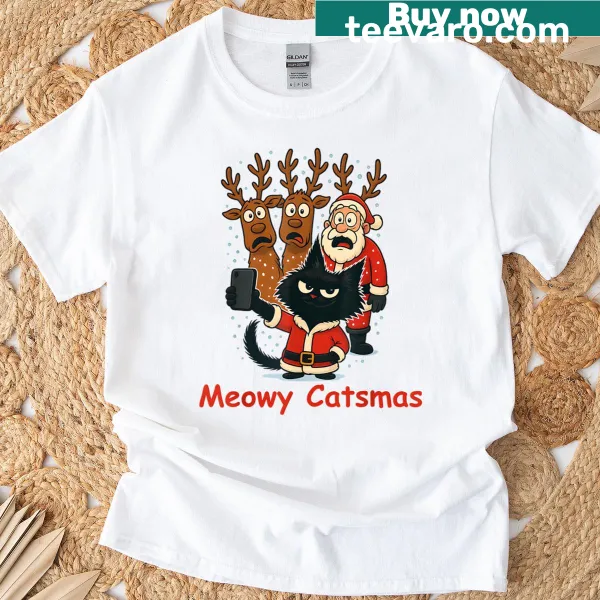 Funny Christmas T-shirt with cats celebrating Catsmas