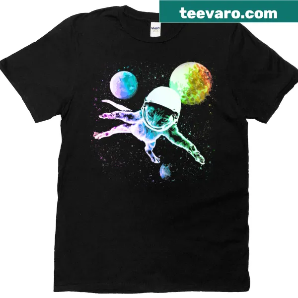 Cute astronaut cat floating in space graphic t-shirt