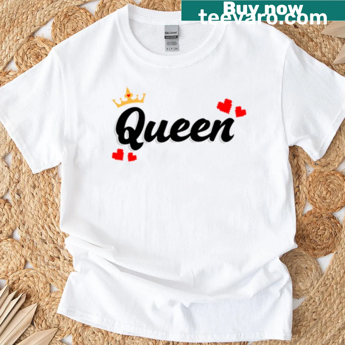 Crown and hearts graphic design on a women's T-shirt — on a men's t-shirt