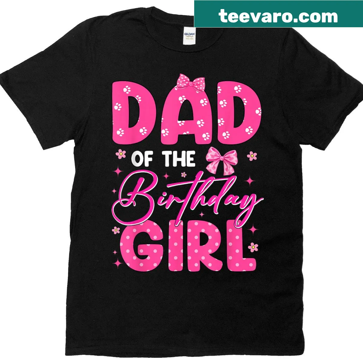 'Dad Of The Birthday Girl' phrase with pink bow design on t-shirt — on a men's t-shirt