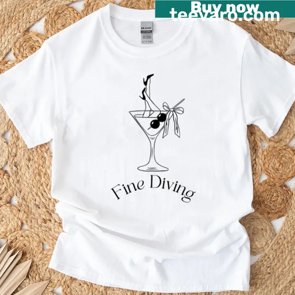 Boxy T-shirt with a realistic diving scene design