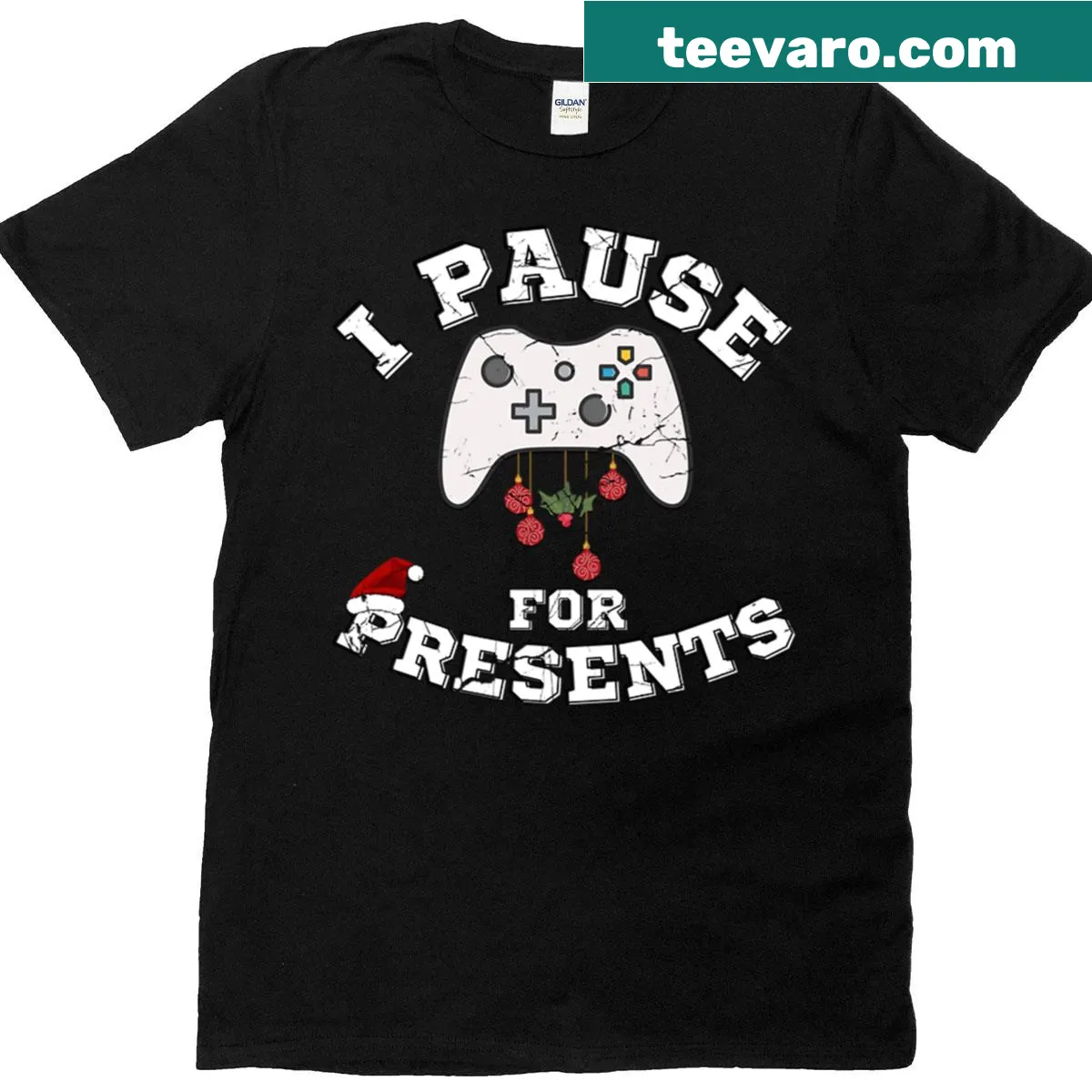 Funny gamer t-shirt with 'I Pause For Presents' text for Christmas — on a men's t-shirt