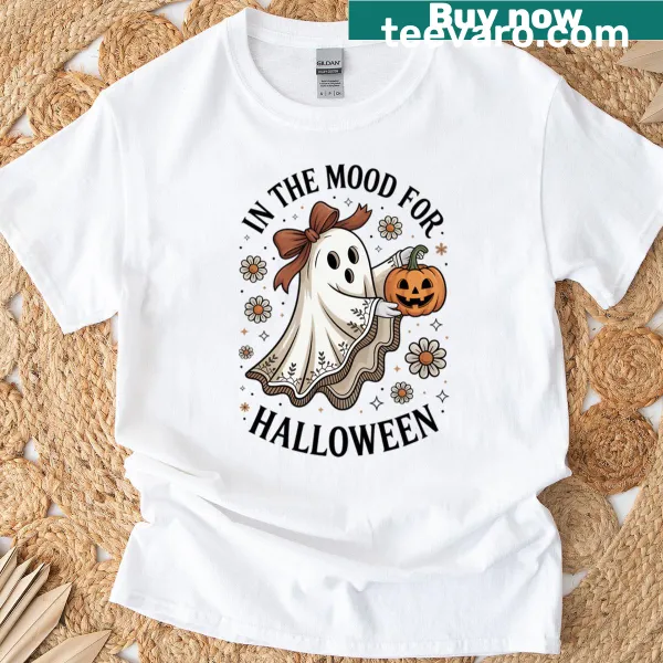 Oversized Halloween t-shirt featuring a friendly ghost illustration