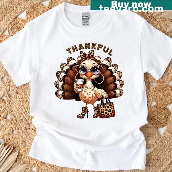 Stylish Thanksgiving T-shirt with a chic turkey and leopard print.