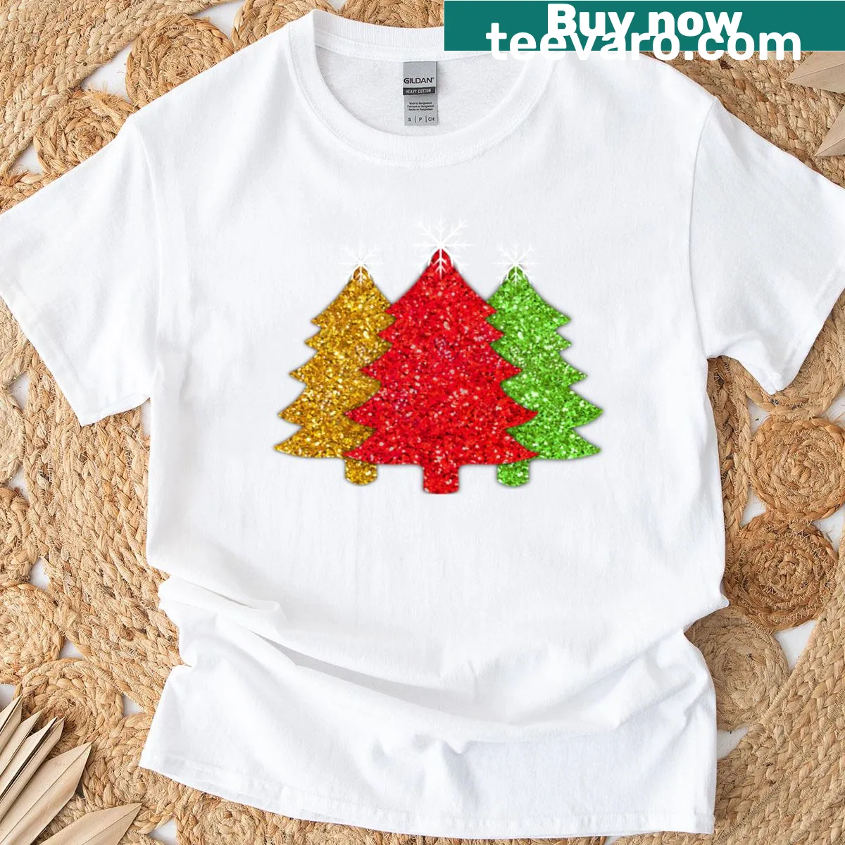 Oversized Christmas T-shirt with a sparkling tree pattern and snowflakes — on a men's t-shirt