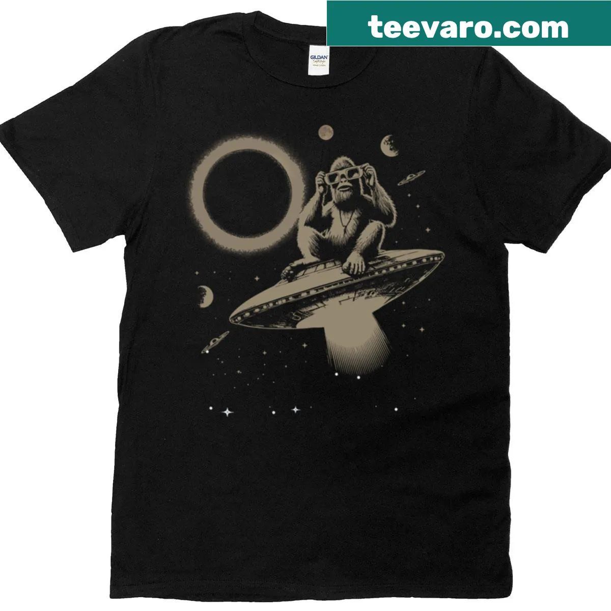 Cartoon space monkey on a UFO with the phrase about aliens and apes. — on a men's t-shirt