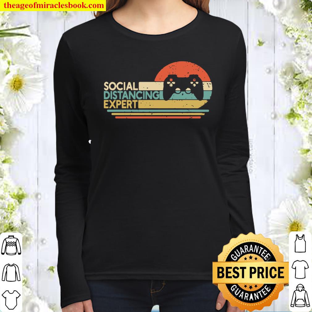 Social Distancing Expert Gaming Vintage Video Gamer Gift Pullover Women Long Sleeved